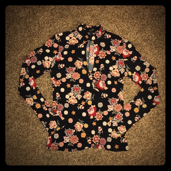 Tops - KEYHOLE BLOUSE